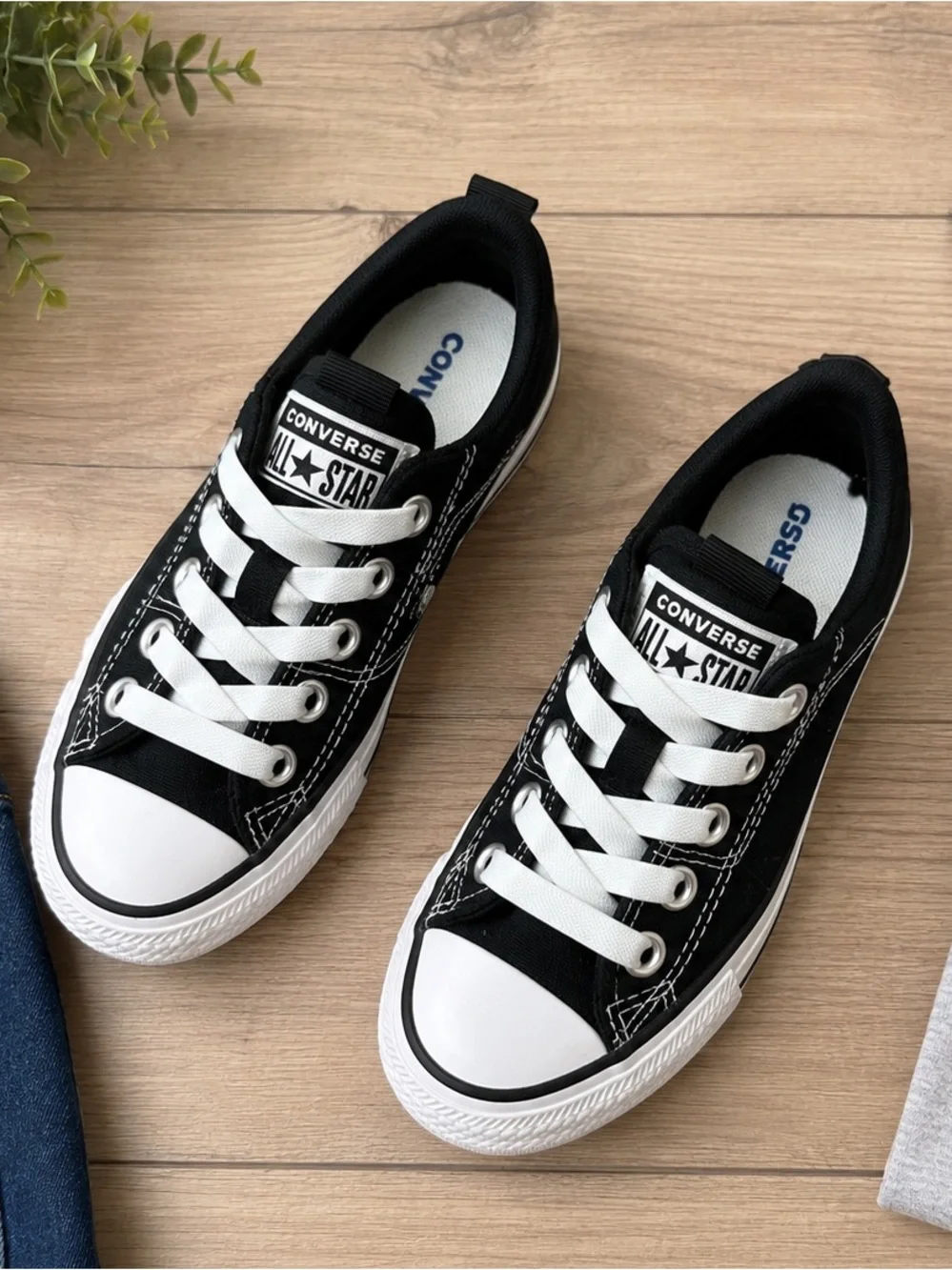 Kids Converse Shoreline Slip-On Sneakers Black White Elastic Laces Size 11